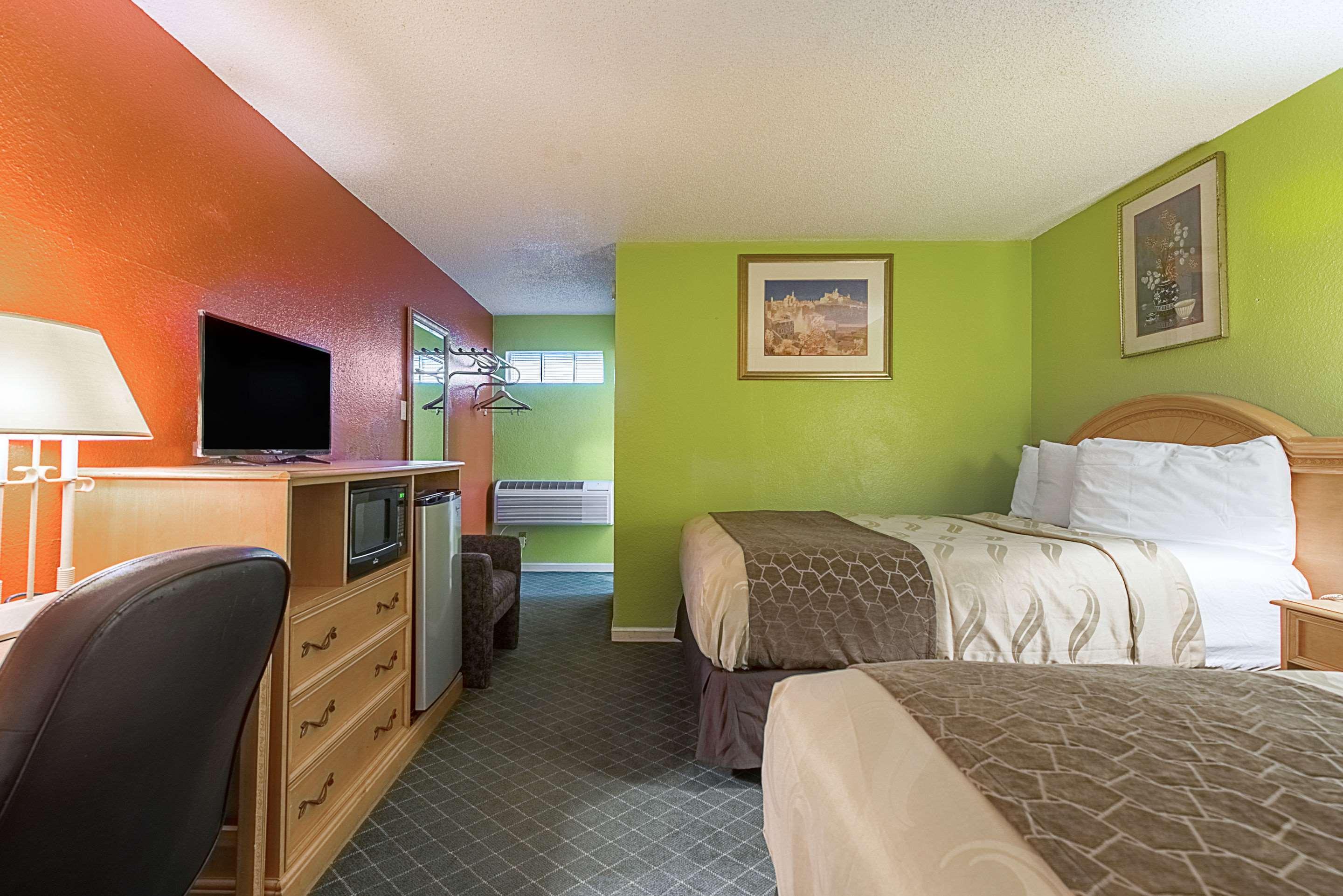 Highway Inn Paris Экстерьер фото