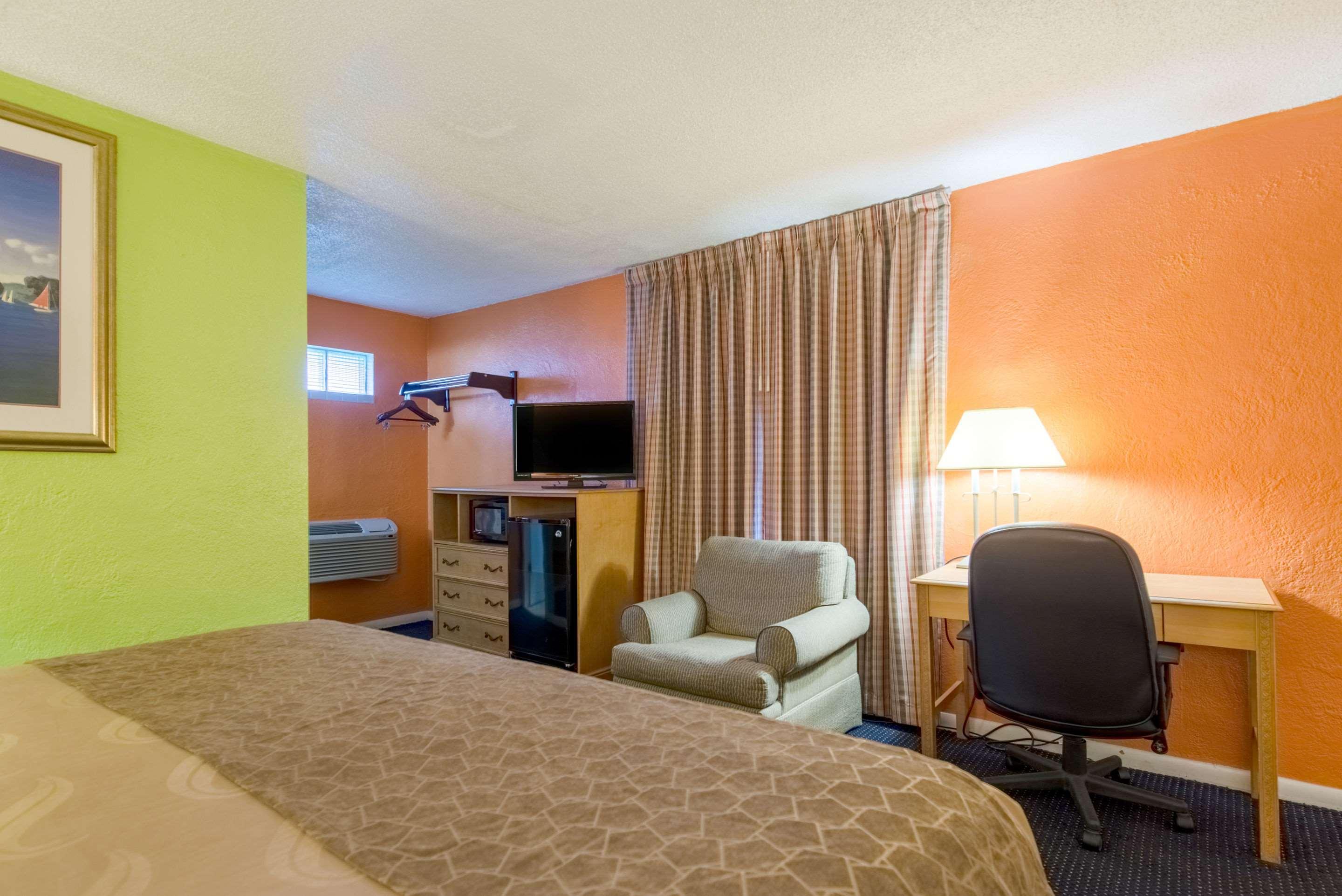 Highway Inn Paris Экстерьер фото